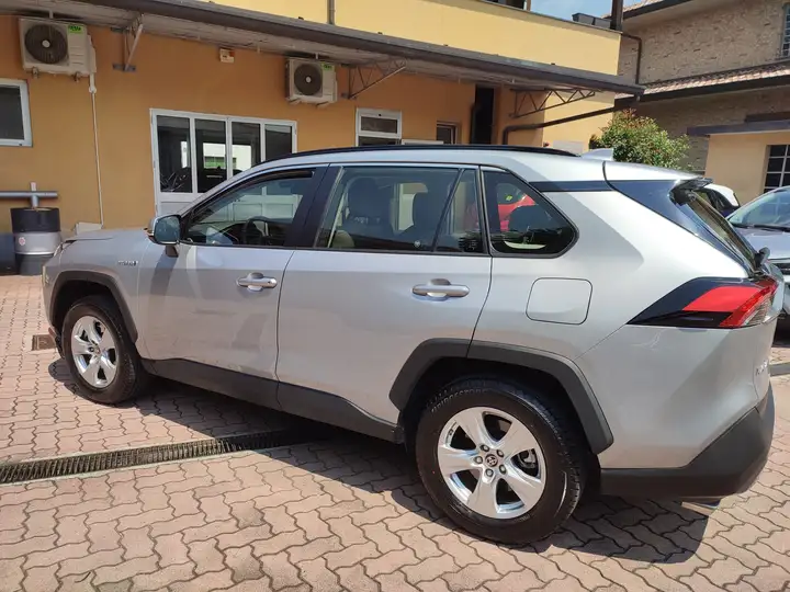 Left hand drive TOYOTA RAV 4 2.5 Hybrid Active 222 cv 4x4